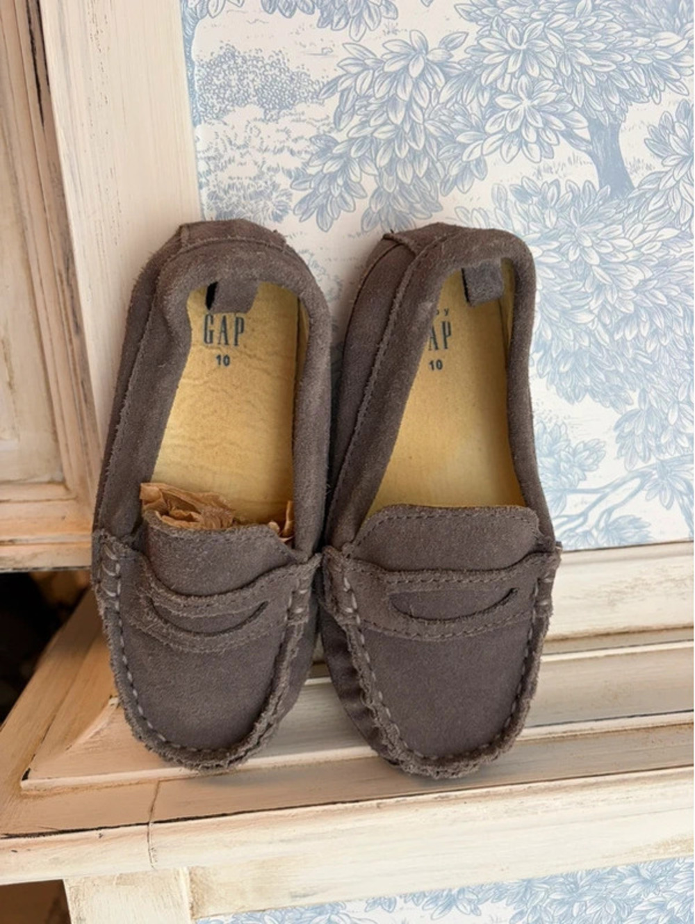 Gap boys size 10 suede loafer